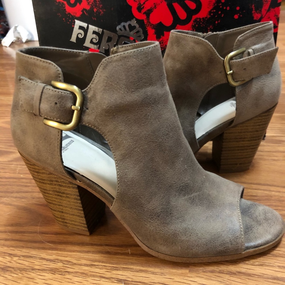 Taupe Fergalicious Heels!